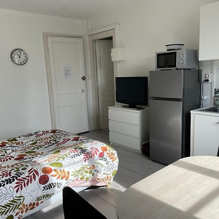Studio Meuble Et Lumineux 20M2 Apartment Vittel Bagian luar foto