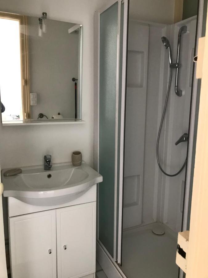 Studio Meuble Et Lumineux 20M2 Apartment Vittel Bagian luar foto