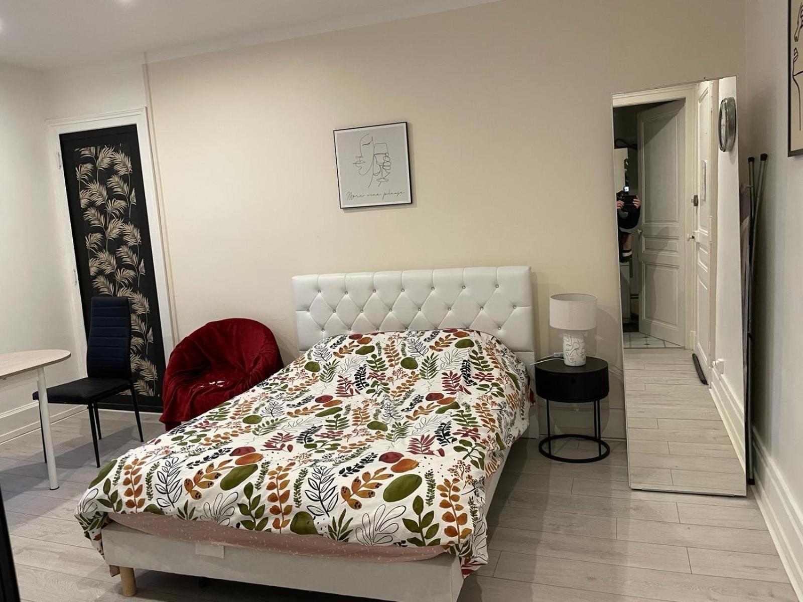 Studio Meuble Et Lumineux 20M2 Apartment Vittel Bagian luar foto